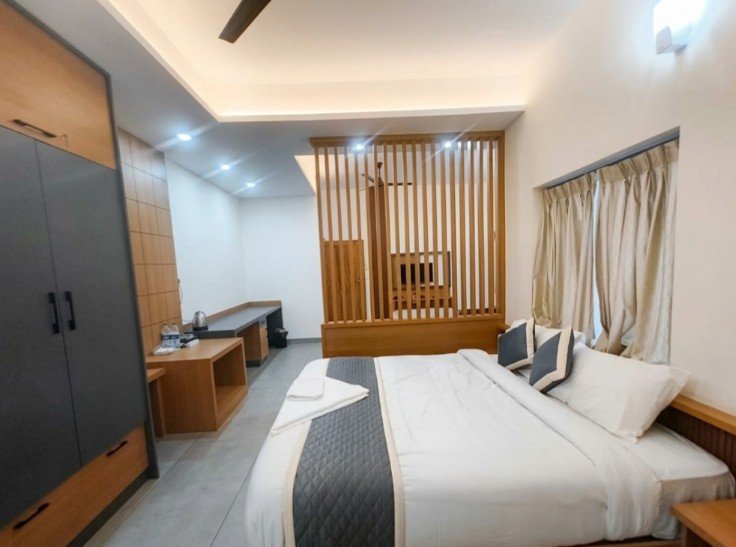 Premium Hilltop Resort for Sale in Kanthalloor, Munnar