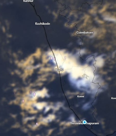തമിഴ്‌നാടിന് മുകളിലായി കേരളത്തോട് ചേർന്ന് ചക്രവാതച്ചുഴി (Cyclonic Circulation) നിലനിൽക്കുന്നു.