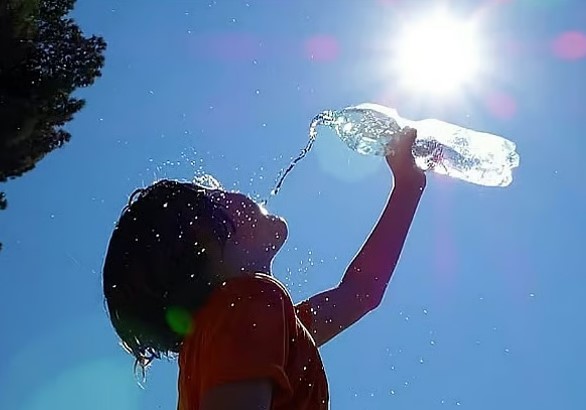 വെയിലിൽ വെന്തുരുകി ഹൈറേഞ്ചും ലോറേഞ്ചും; ചെന്നൈയിൽ സൂര്യാഘാത ചികിത്സാവാർഡ്! ഇനി വേനൽമഴ കനിയണം.