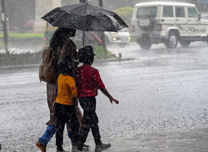 അറബിക്കടലിൽ ചക്രവാതച്ചുഴി; കേരളത്തിൽ വരും ദിവസങ്ങളിൽ കനത്ത മഴയ്ക്ക് സാധ്യത