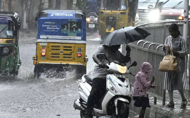 തെക്ക് പടിഞ്ഞാറൻ കാലവർഷം കൂടുതൽ പ്രദേശങ്ങളിലേക്ക്; രാജ്യത്ത് അതിശക്തമായ മഴ മുന്നറിയിപ്പുമായി കേന്ദ്ര കാലാവസ്ഥാ വകുപ്പ് (IMD)