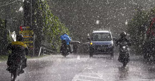 വടക്കൻ കേരളത്തിൽ മഴ കനക്കുന്നു: അഞ്ച് ജില്ലകളിൽ ജാഗ്രതാ നിർദേശം