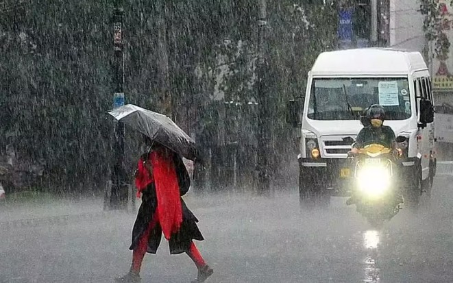 ബംഗാൾ ഉൾക്കടലിൽ തീവ്ര ന്യൂനമർദ്ദം: വടക്കൻ ജില്ലകളിൽ മഴ വർധിക്കും